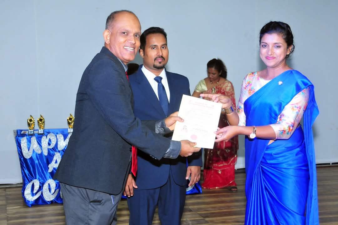 Awarding Upulmee Teachers -&nbsp;2020